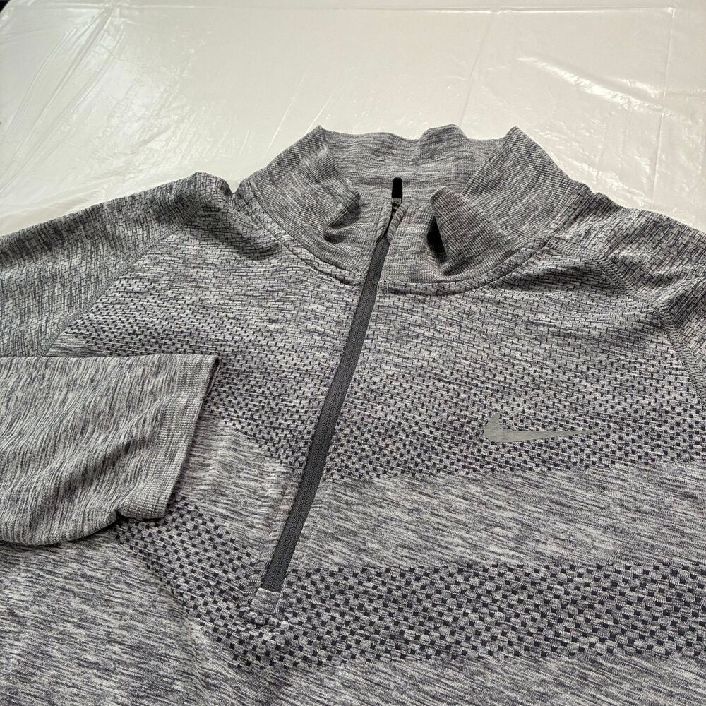 Nike Dri-FIT Gray Running Quarter Zip Pullover Thumbholes Size M Sport Athletic